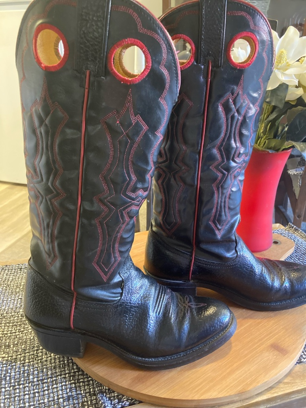 Classic Black Western Pull-On Boots with pink stitching dresses these up.